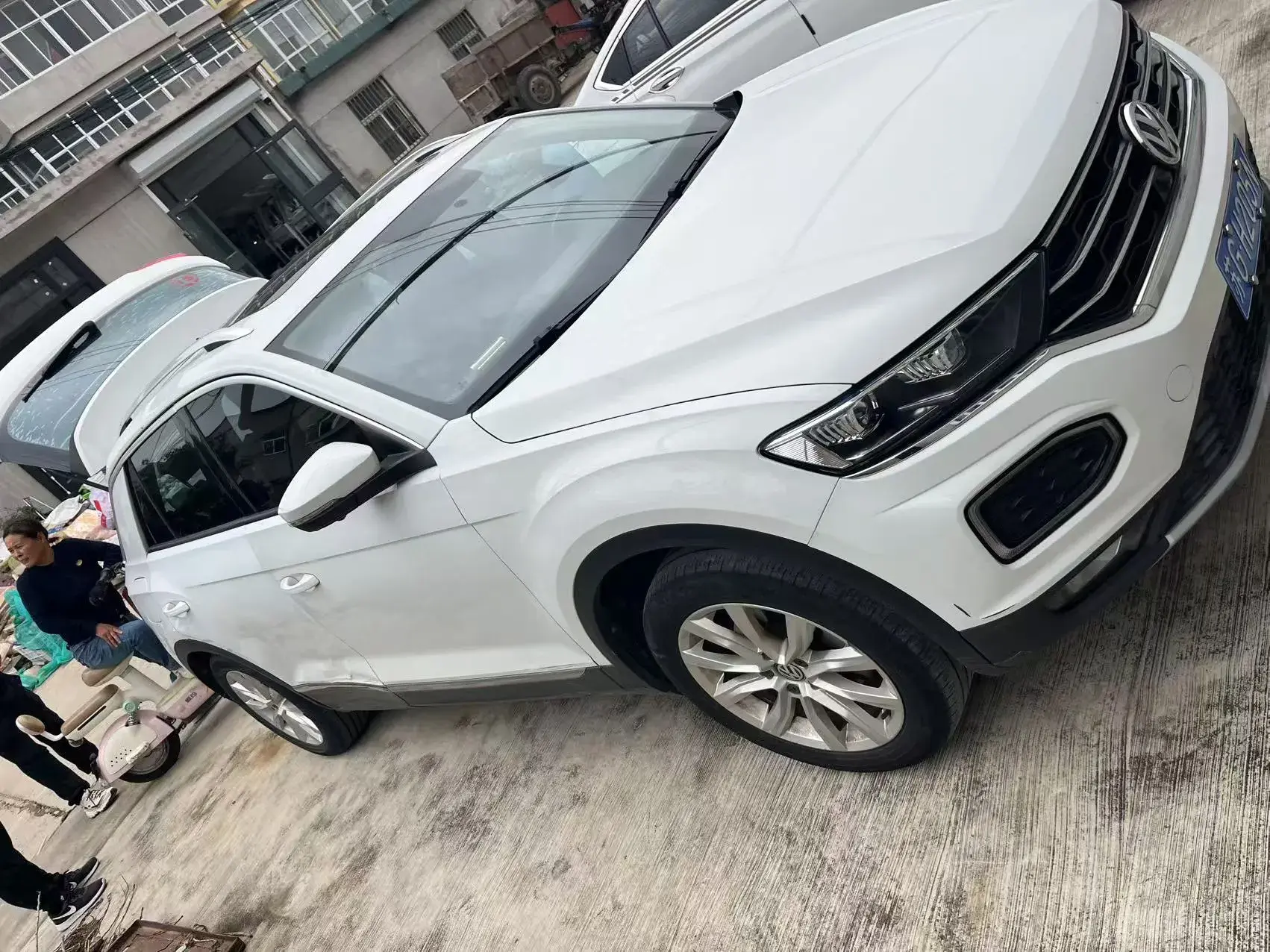 2020 VOLKSWAGEN T-ROC thumbnail 3