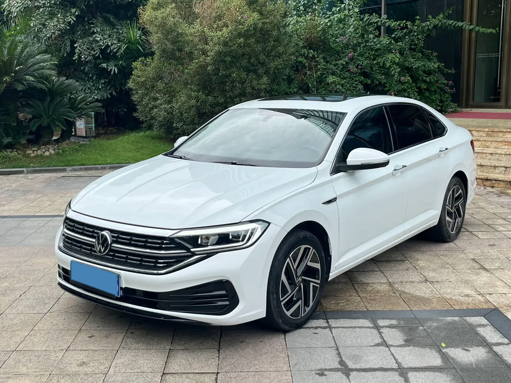 2023 VOLKSWAGEN SAGITAR view 1