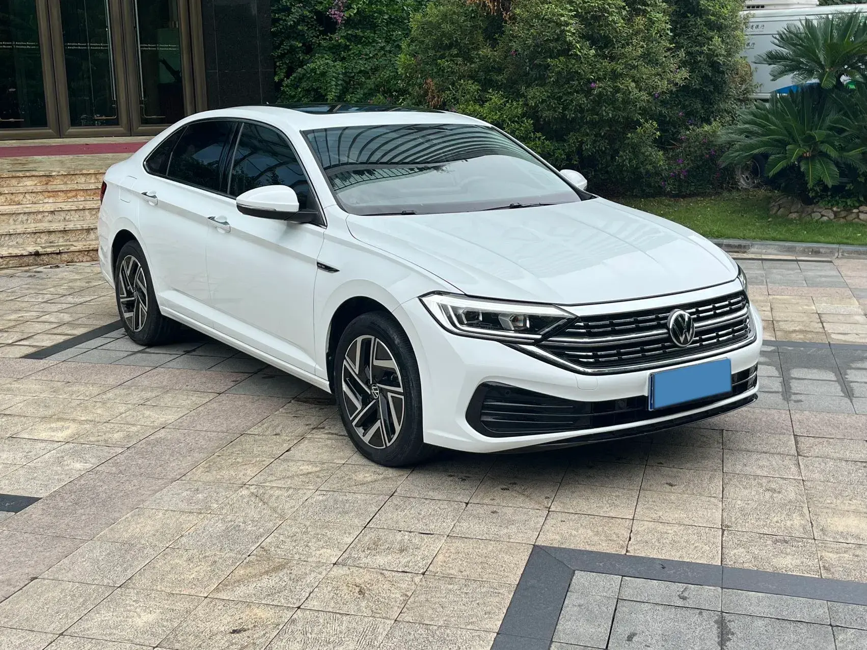 2023 VOLKSWAGEN SAGITAR thumbnail 3