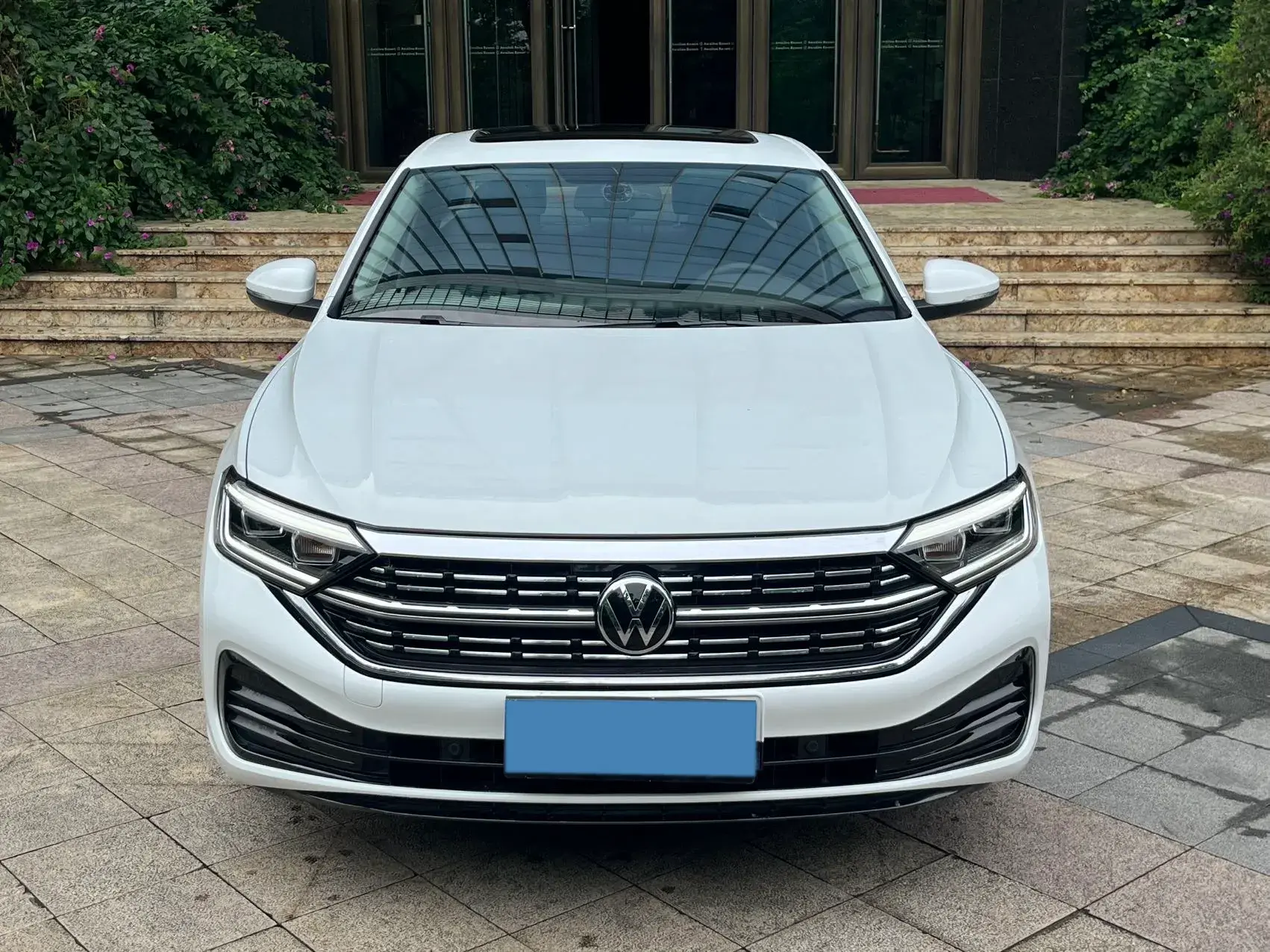 2023 VOLKSWAGEN SAGITAR thumbnail 2