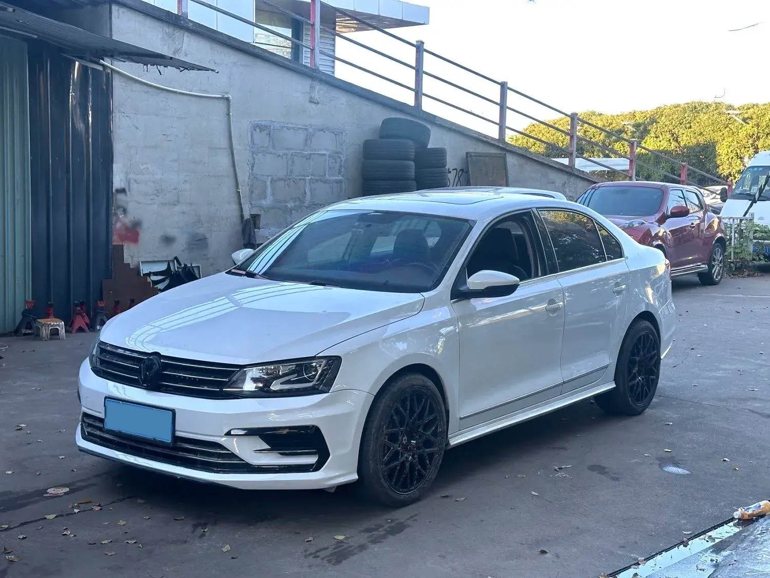 2018 VOLKSWAGEN SAGITAR view 1