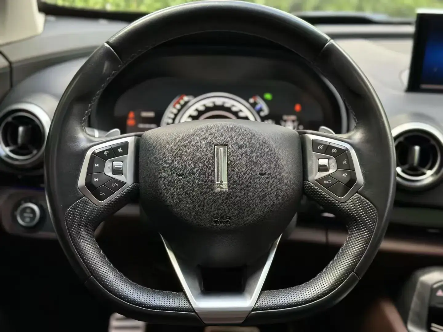 2017 ZOTYE T700 thumbnail 3