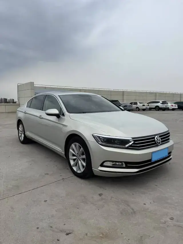 2018 VOLKSWAGEN MAGOTAN thumbnail 3