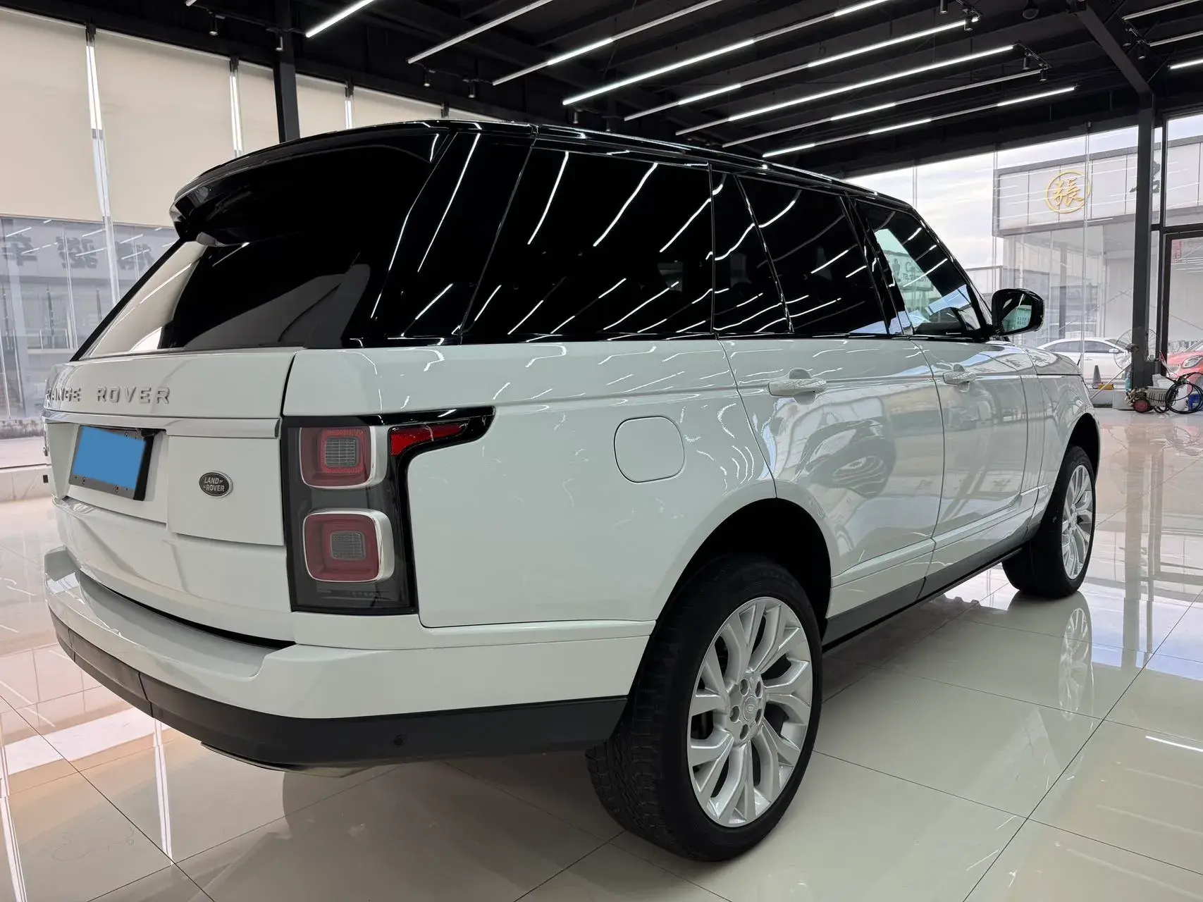 2018 LAND ROVER thumbnail 2