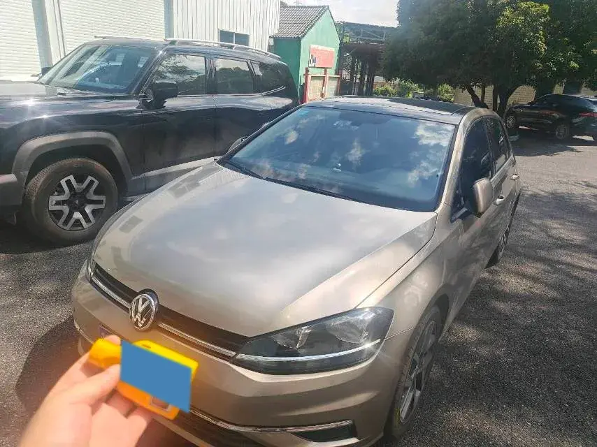 2020 VOLKSWAGEN GOLF view 1