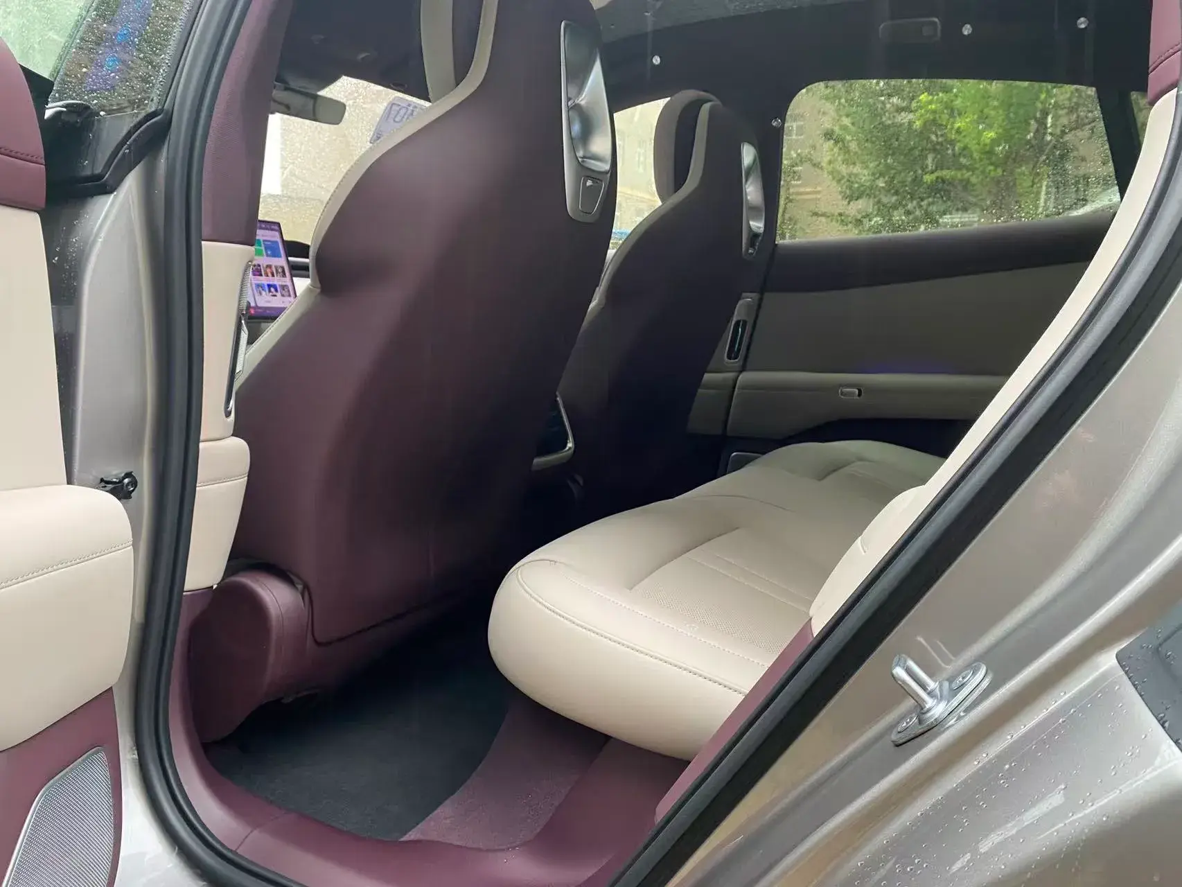 2025 MI YU7 thumbnail 4