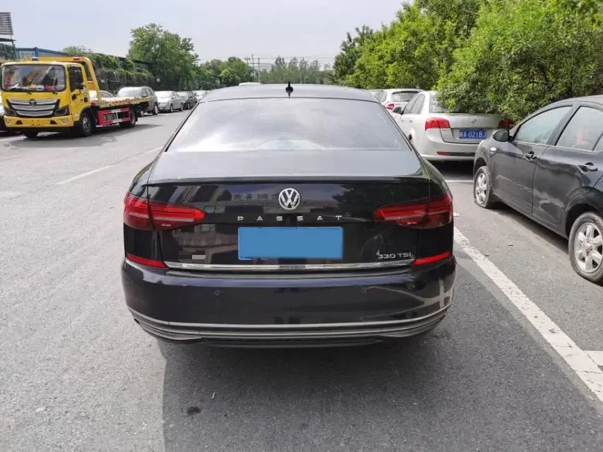 2019 VOLKSWAGEN PASSAT thumbnail 3