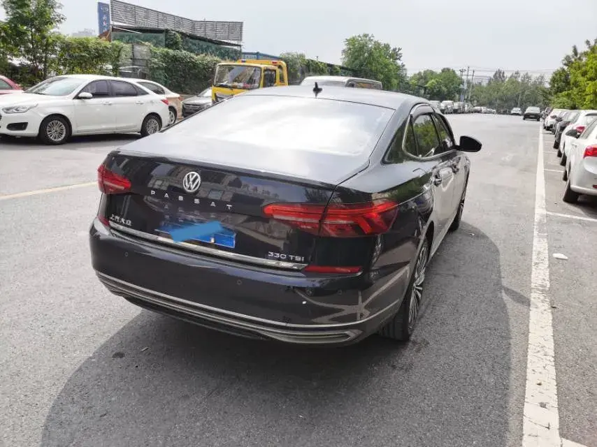 2019 VOLKSWAGEN PASSAT thumbnail 4