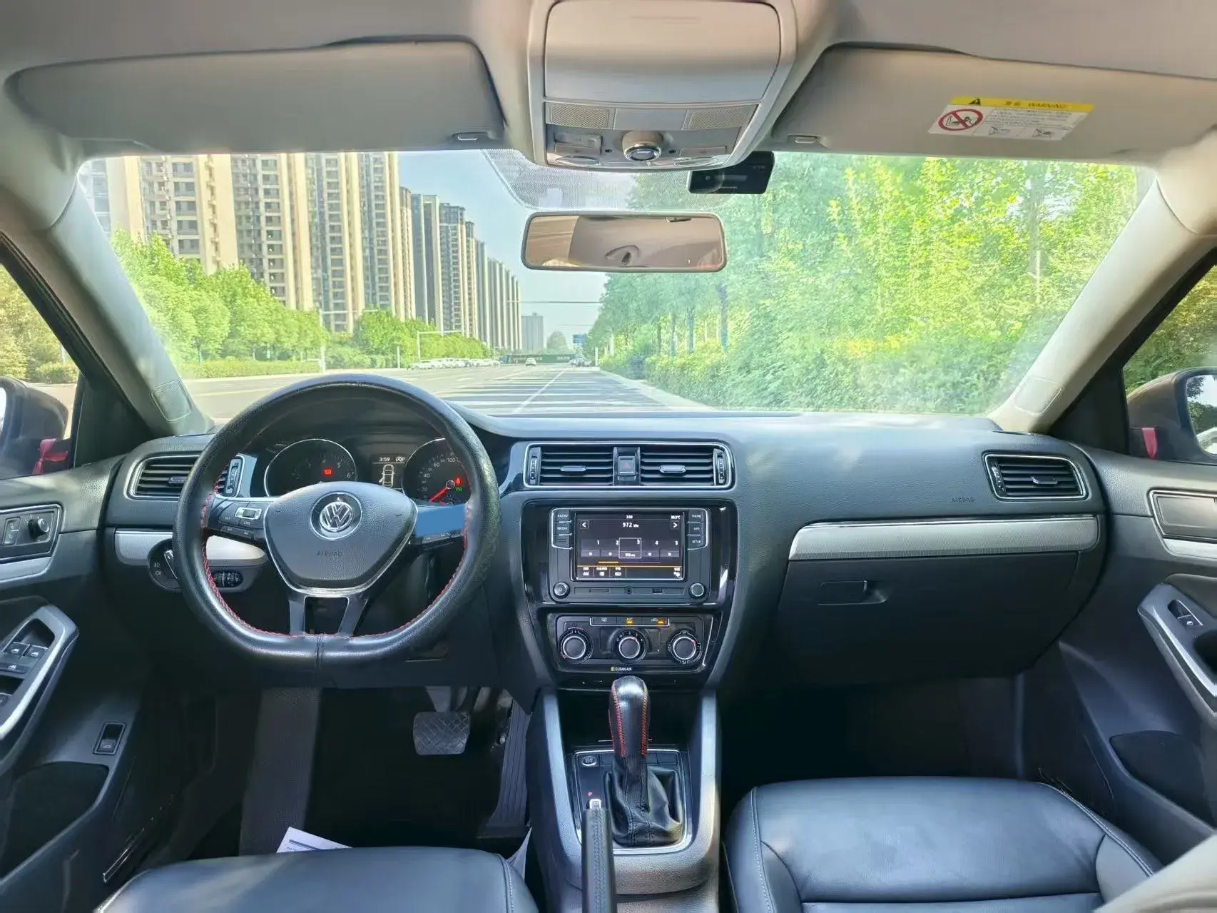 2017 VOLKSWAGEN SAGITAR thumbnail 4