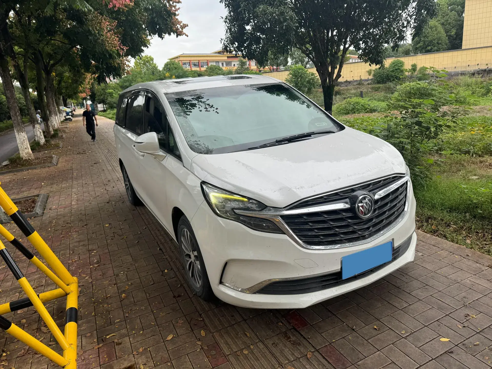 2021 BUICK GL8 thumbnail 3