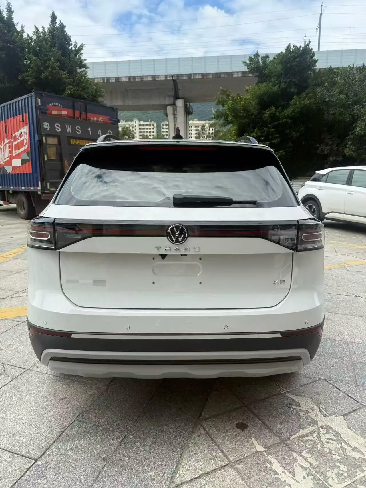 2023 VOLKSWAGEN THARU thumbnail 4