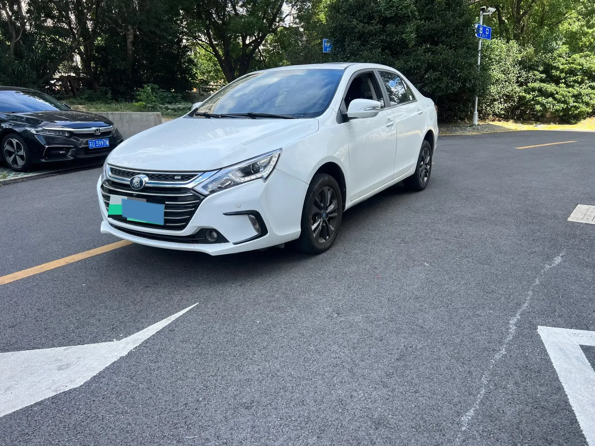 2017 BYD QIN view 1