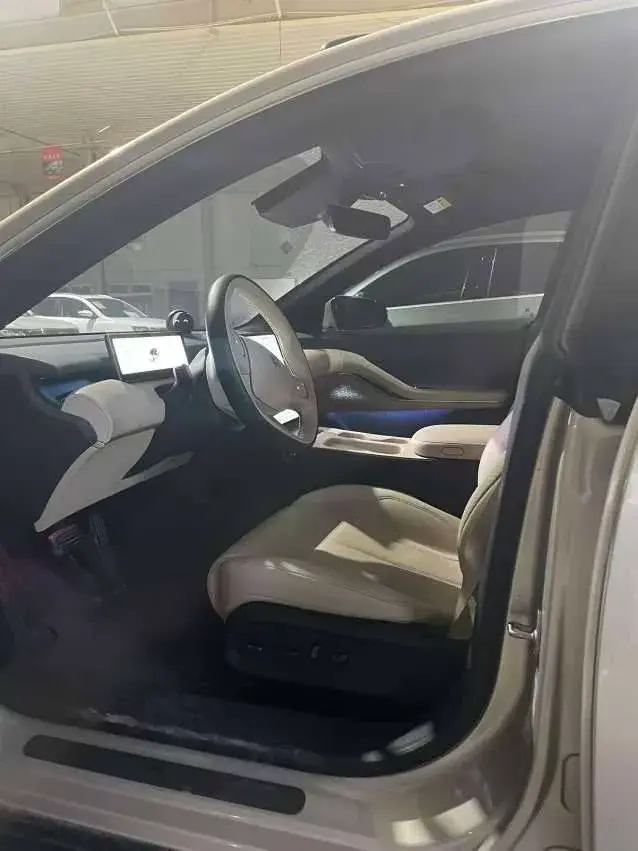 2022 NIO ET5 thumbnail 4