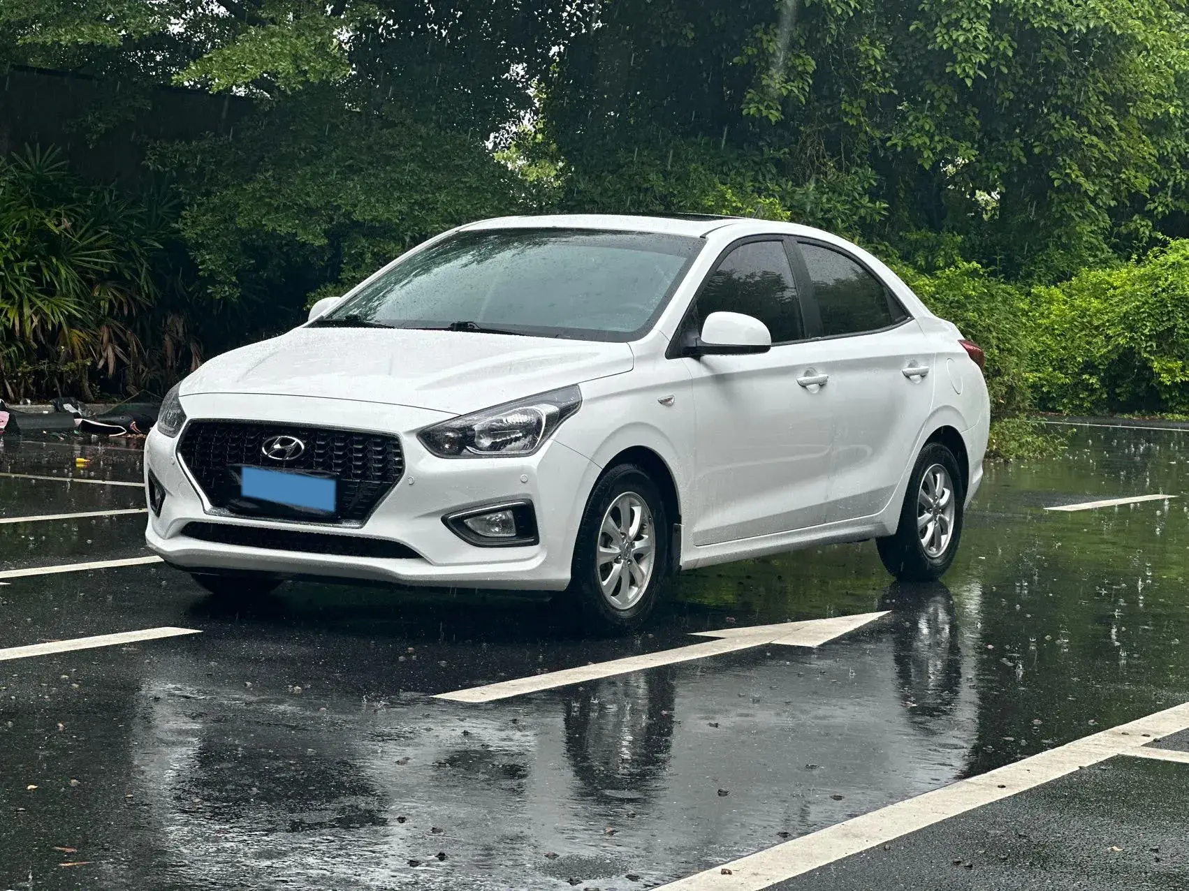 2017 HYUNDAI REINA view 1