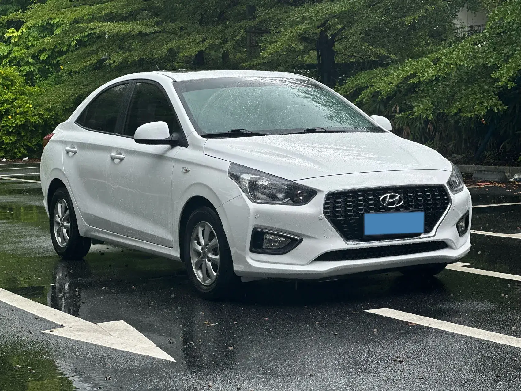 2017 HYUNDAI REINA thumbnail 3