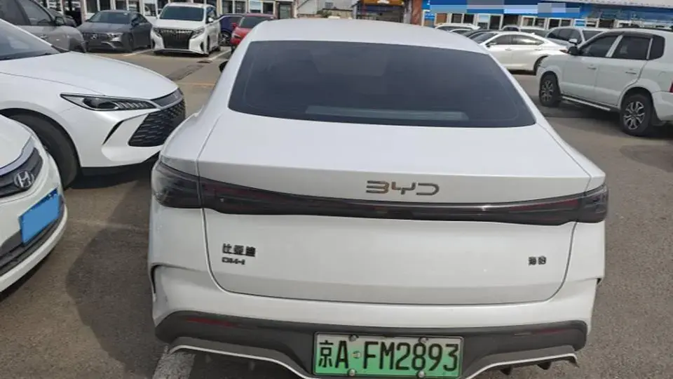 2024 BYD SEAL thumbnail 3