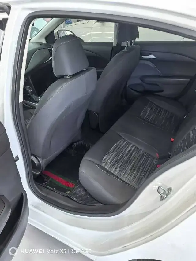 2019 CHEVROLET CAVALIER thumbnail 4