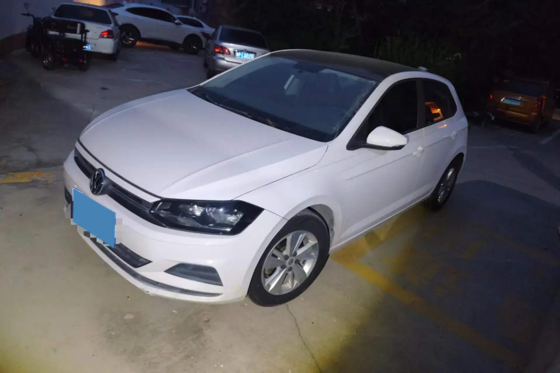 2019 VOLKSWAGEN POLO view 1
