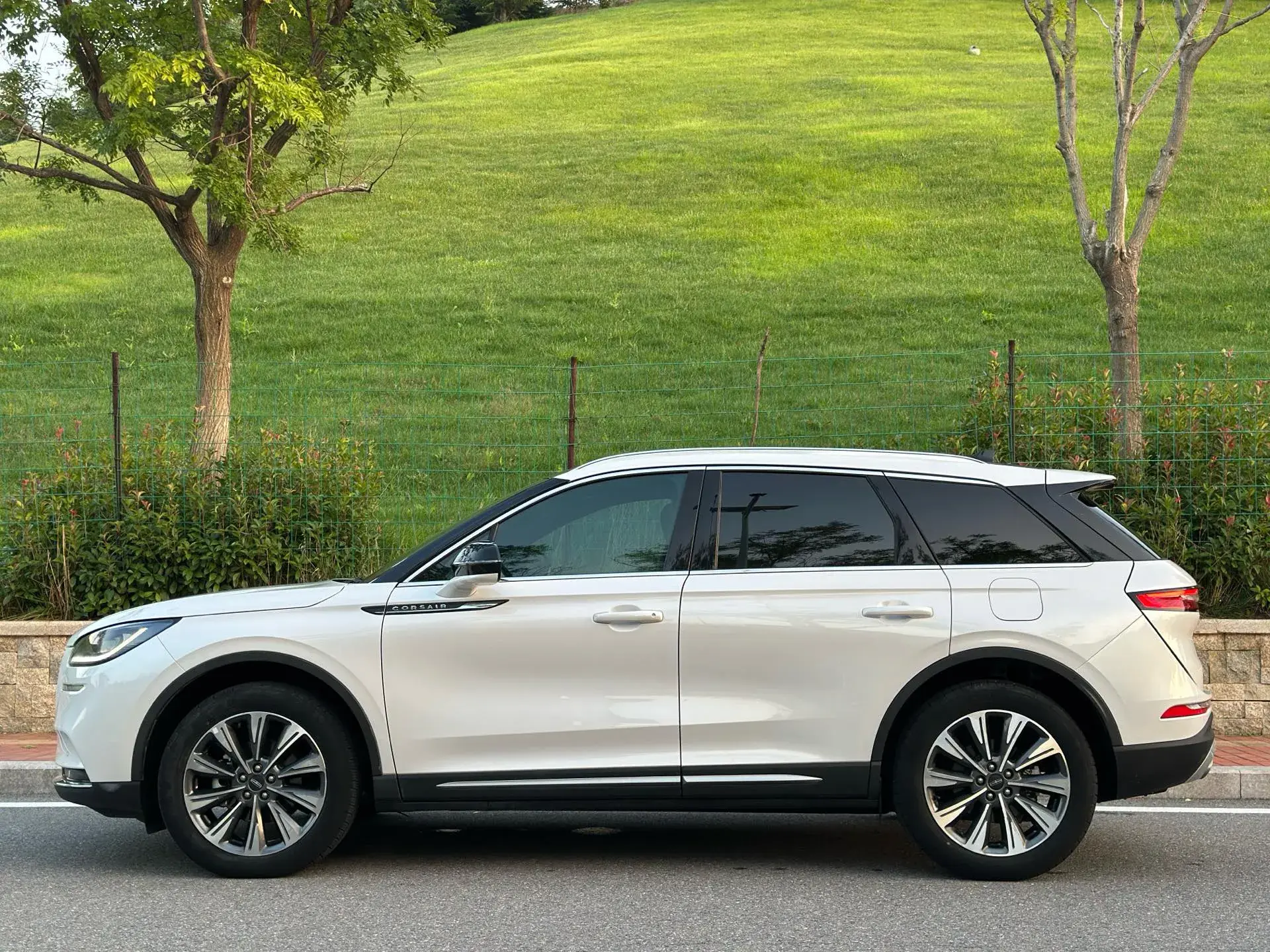 2022 LINCOLN CORSAIR thumbnail 3