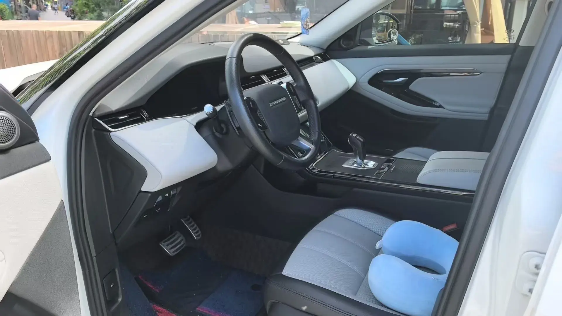 2020 LAND ROVER thumbnail 3