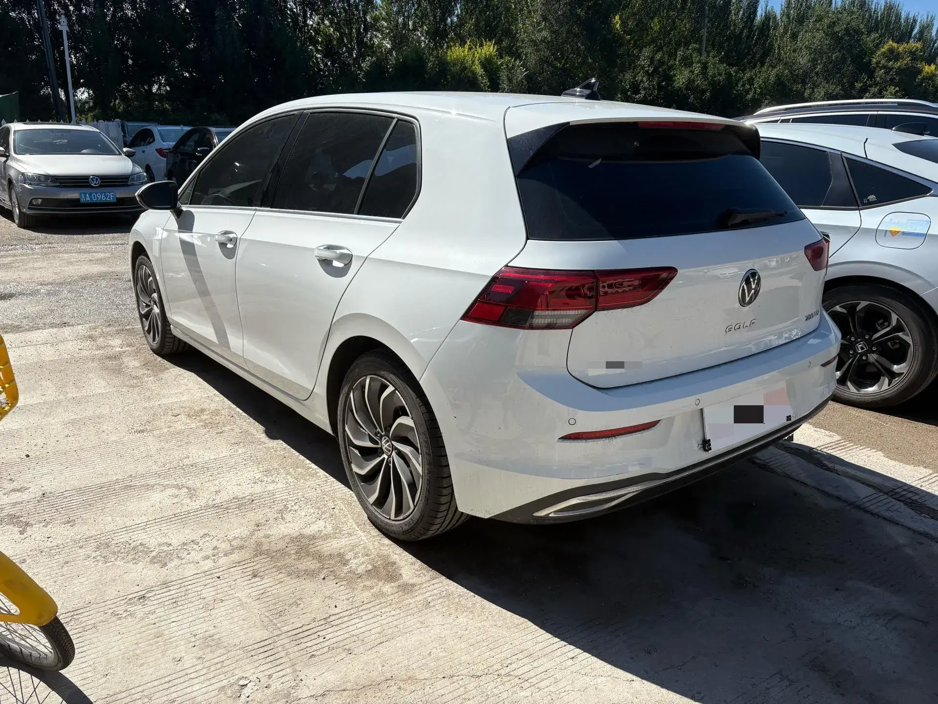 2021 VOLKSWAGEN GOLF thumbnail 3