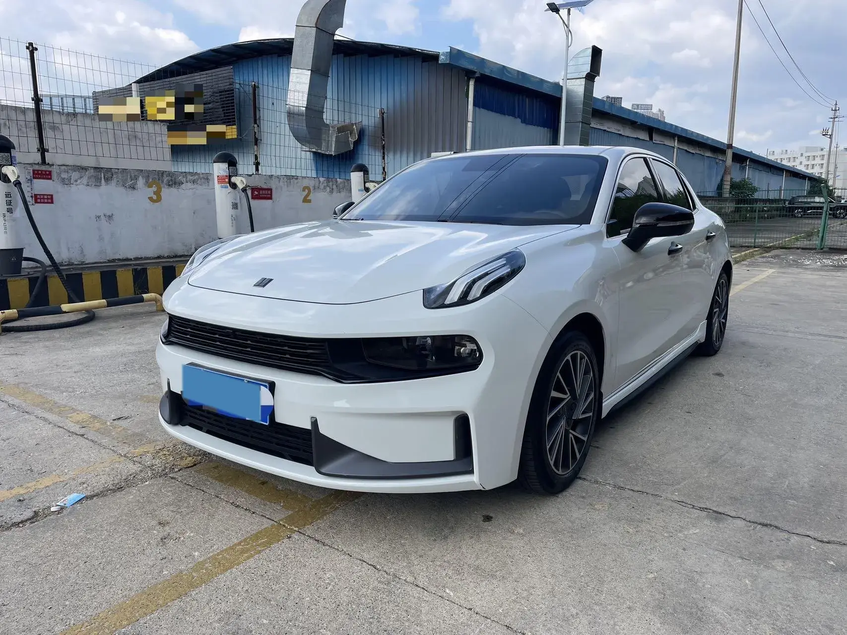 2022 LYNK&CO 03 view 1