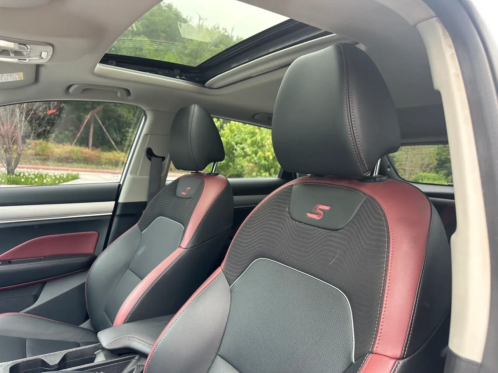 2021 GEELY COOLRAY thumbnail 4