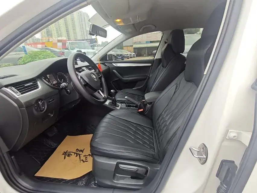 2018 SKODA OCTAVIA thumbnail 4