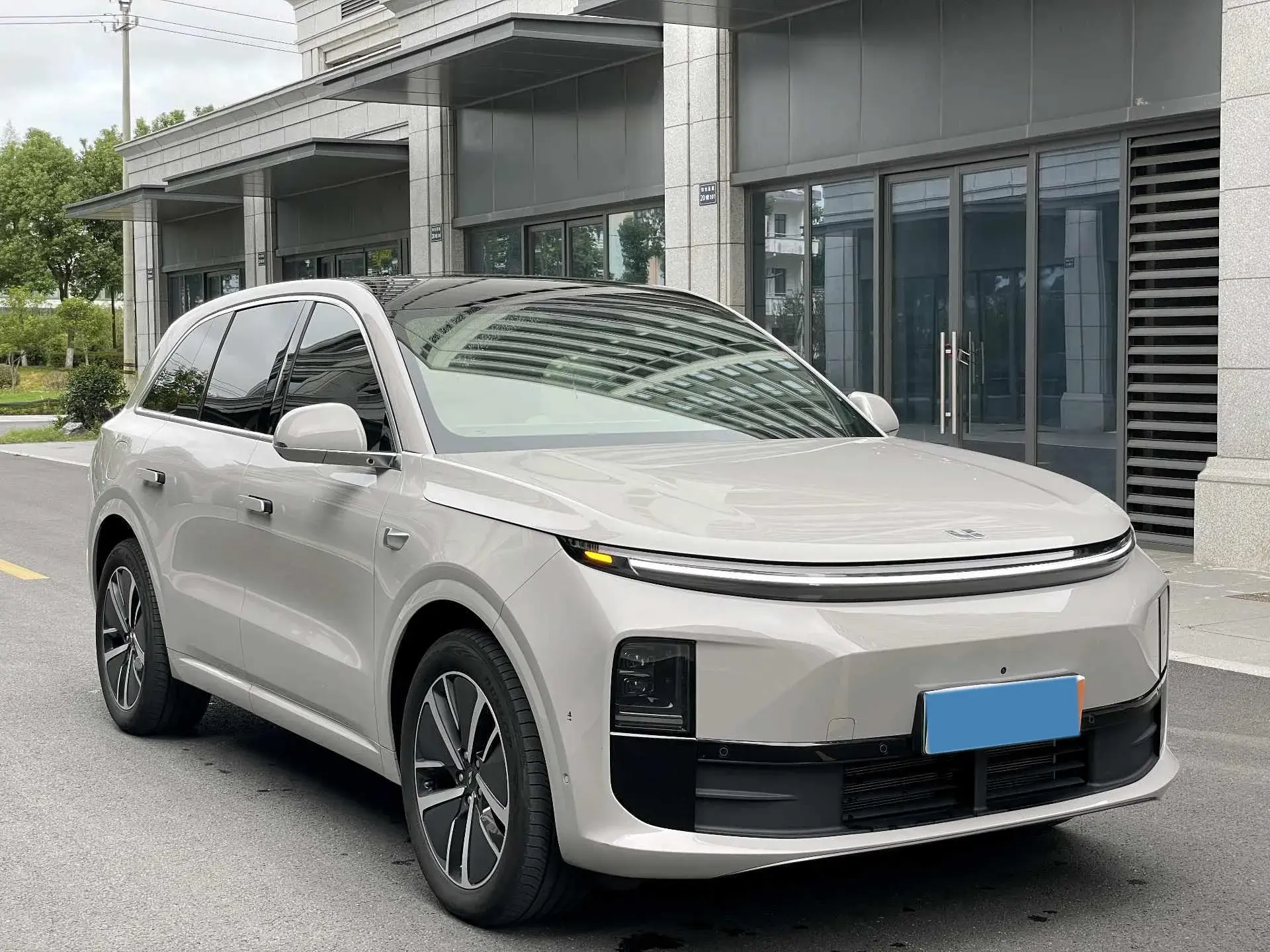 2024 LI L6 thumbnail 3