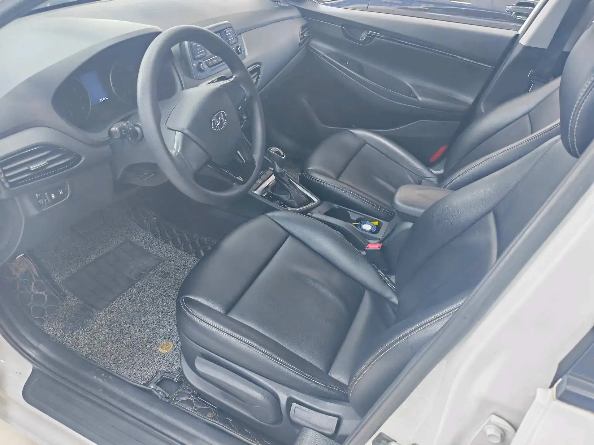 2017 HYUNDAI CELESTA thumbnail 4