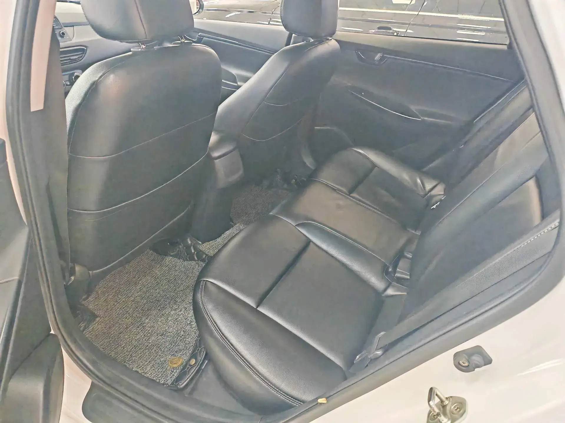 2017 HYUNDAI CELESTA thumbnail 3