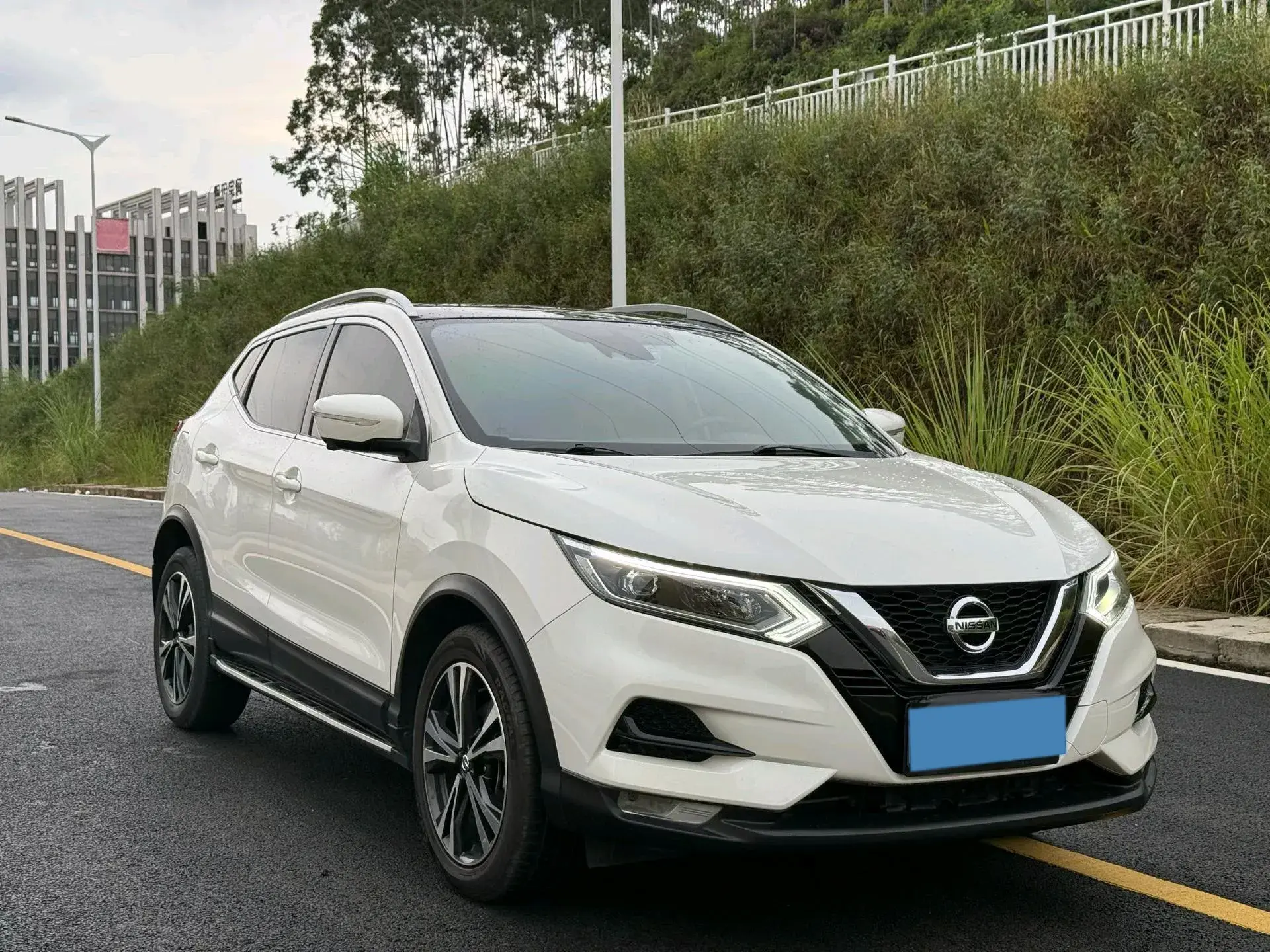 2021 NISSAN QASHQAI thumbnail 3