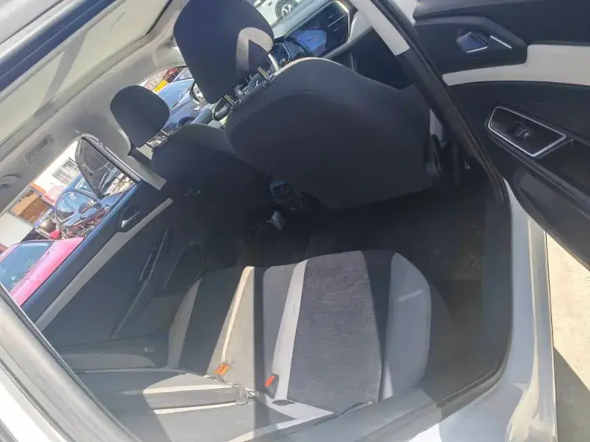 2023 JETTA VS7 thumbnail 3