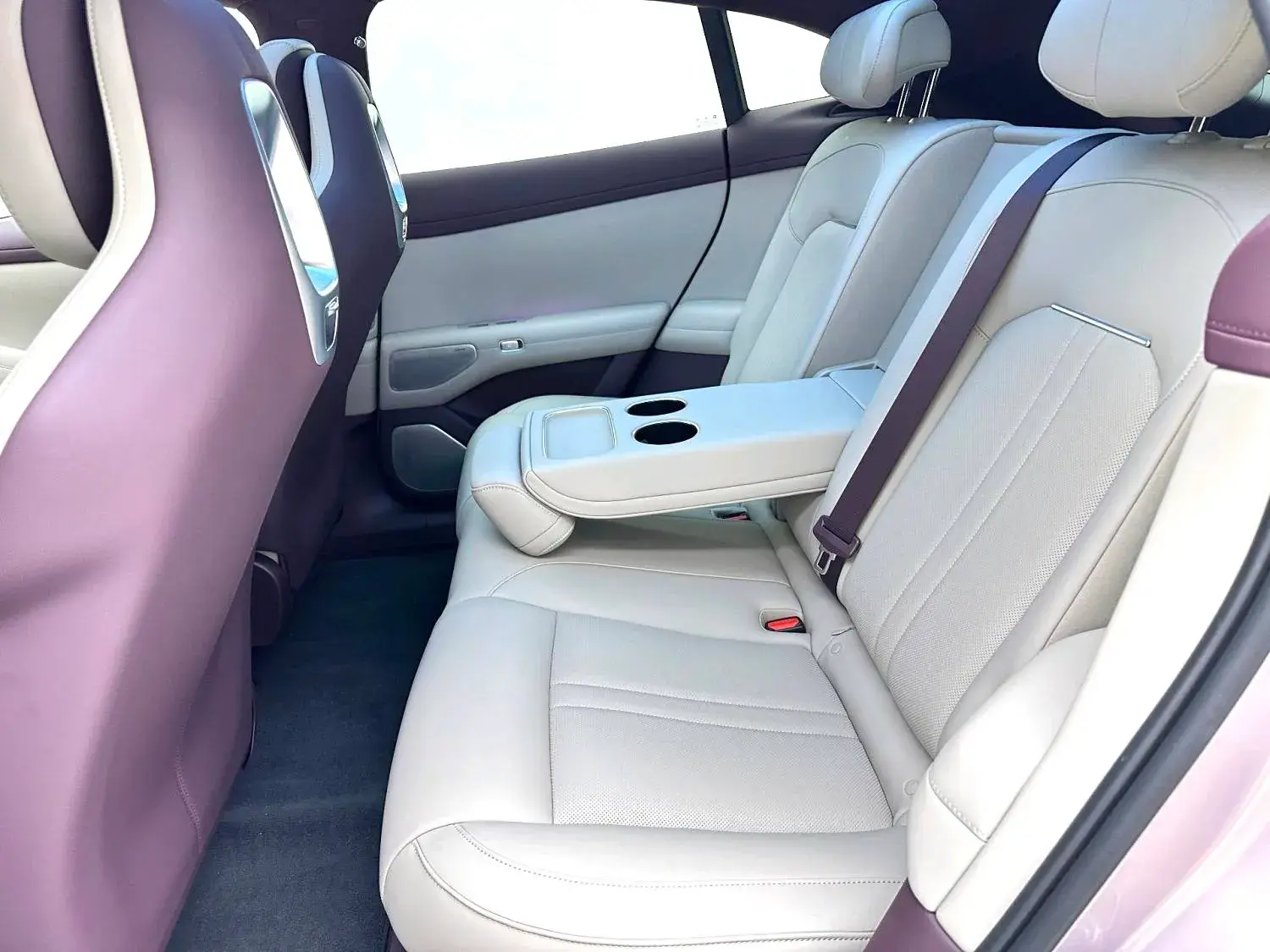 2025 MI YU7 thumbnail 4