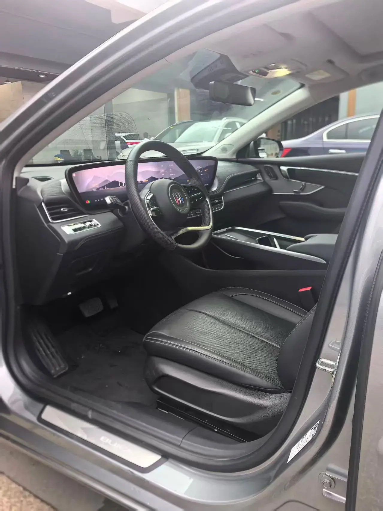 2025 BUICK LARCOSSE thumbnail 3