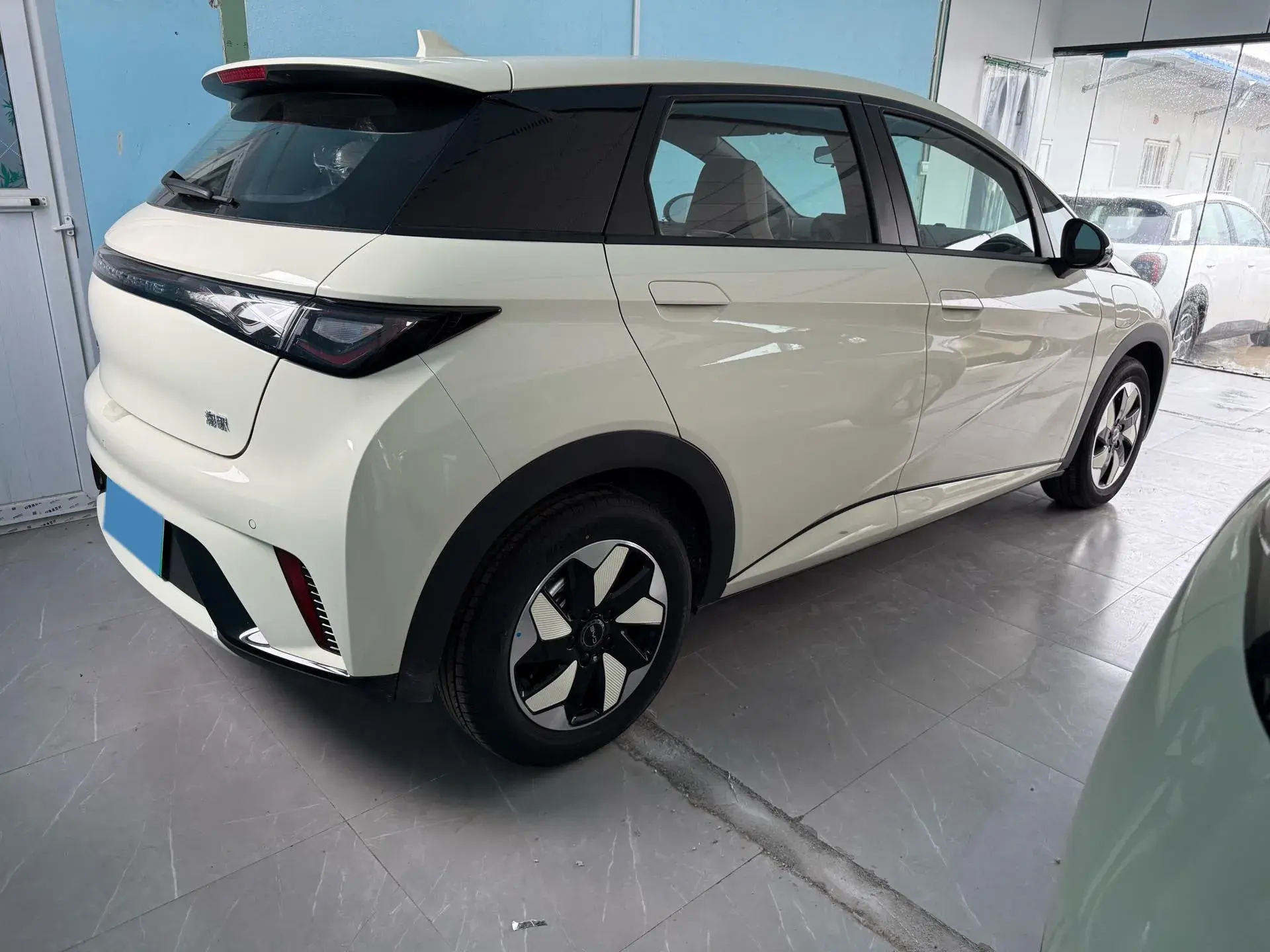 2025 BYD DOLPHIN thumbnail 3