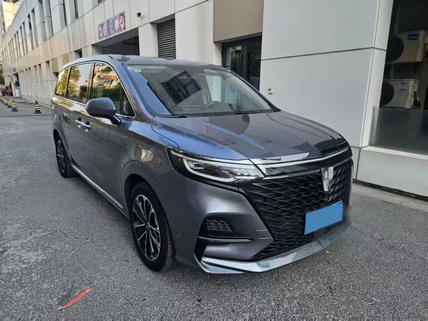 2022 ROEWE IMAX8 thumbnail 3