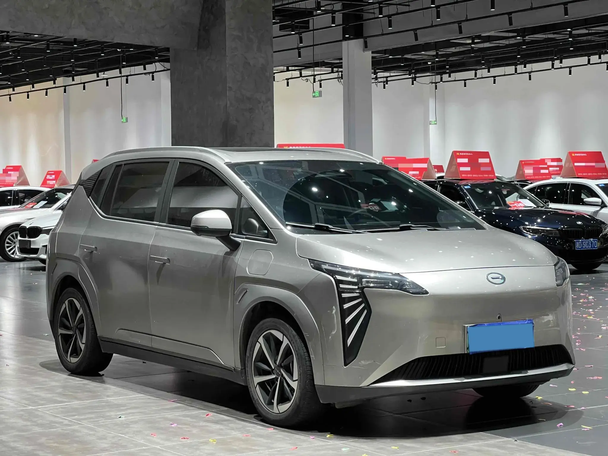 2023 AION Y thumbnail 3