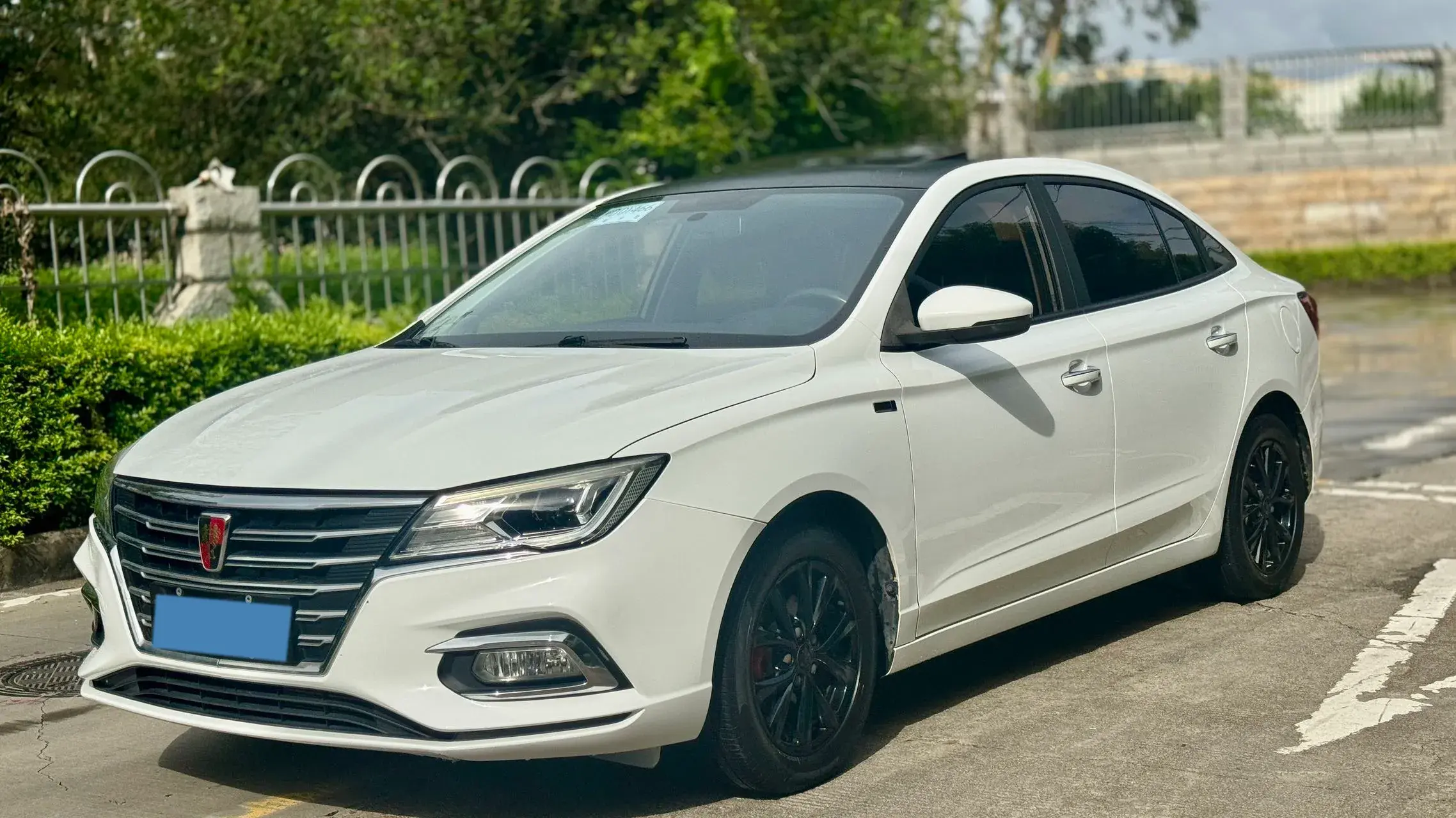 2019 ROEWE I5 view 1