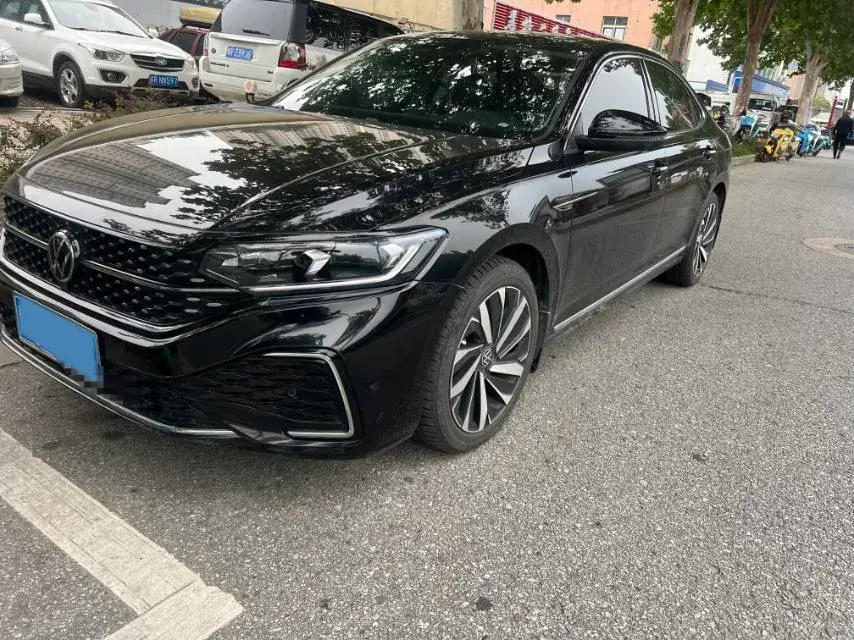 2021 VOLKSWAGEN PASSAT view 1
