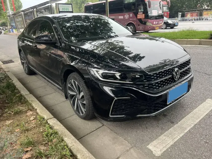 2021 VOLKSWAGEN PASSAT thumbnail 2