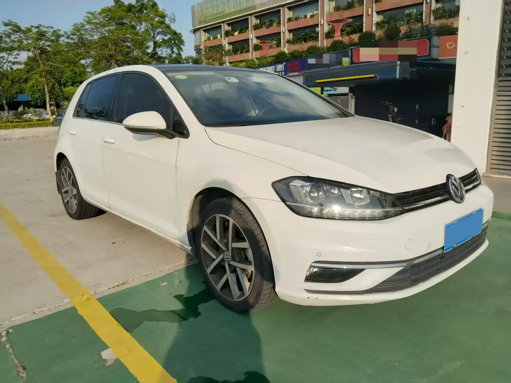 2018 VOLKSWAGEN GOLF thumbnail 3