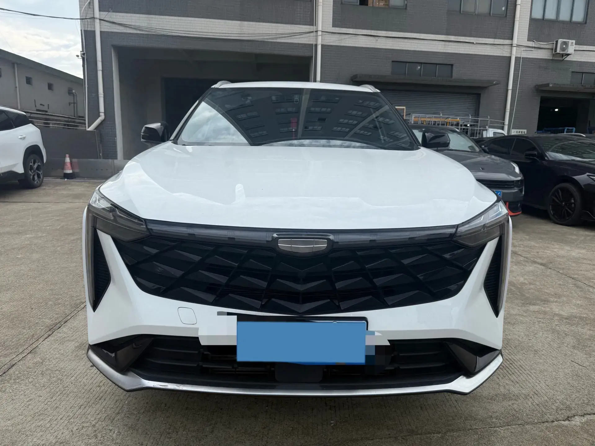 2023 GEELY AZKARRA thumbnail 2