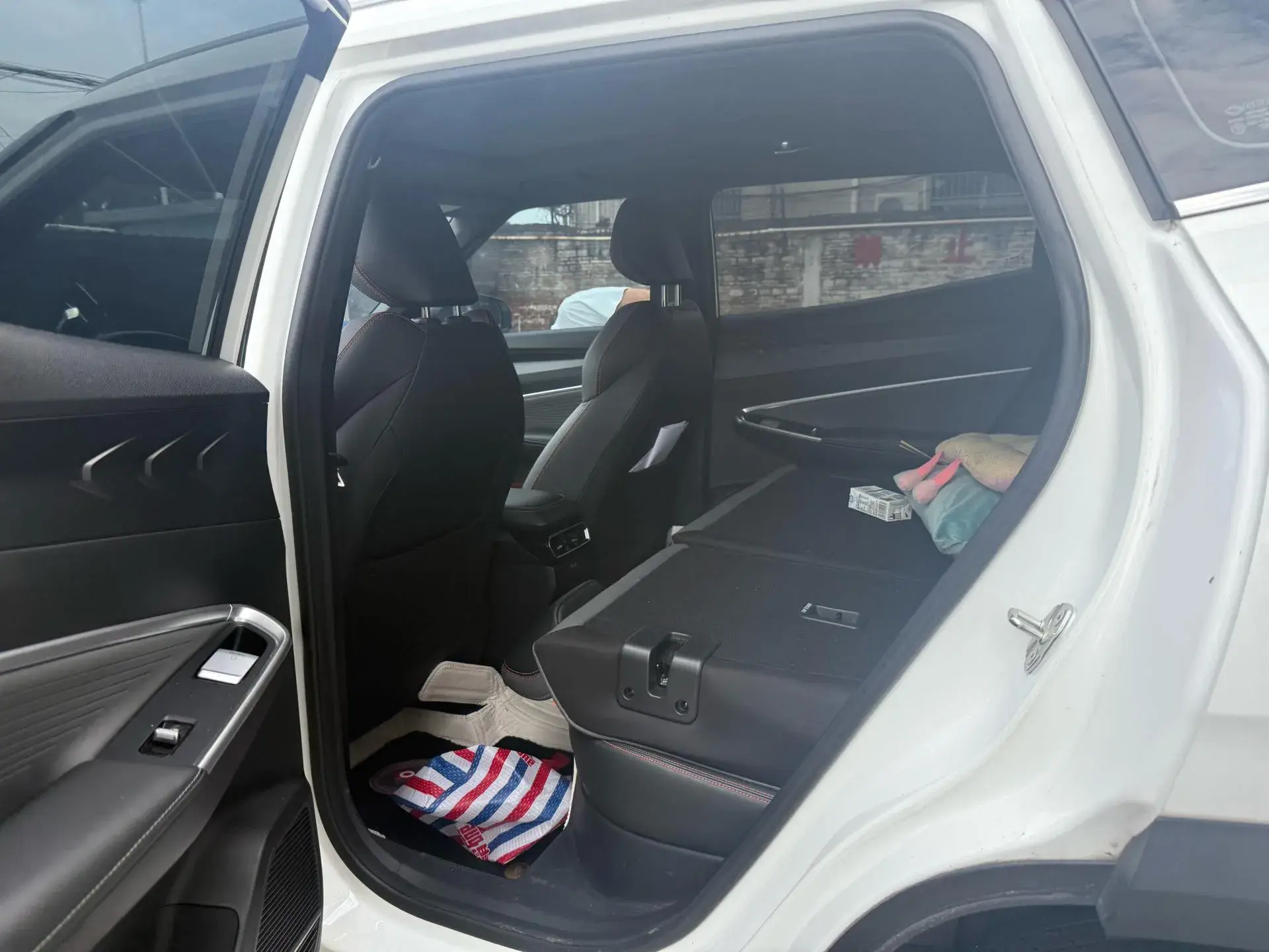 2023 GEELY AZKARRA thumbnail 4