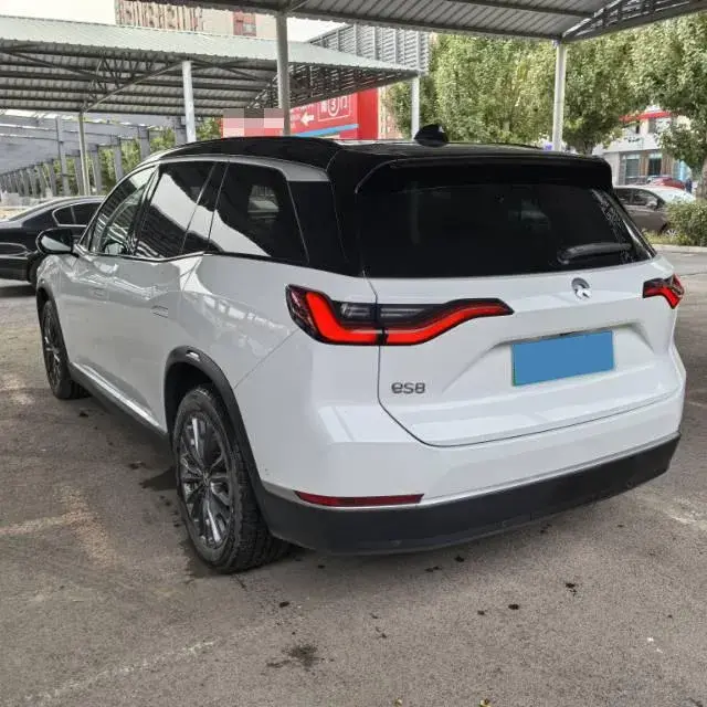2020 NIO ES8 thumbnail 4