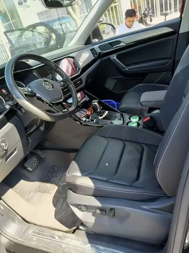 2020 VOLKSWAGEN TAYRON thumbnail 3