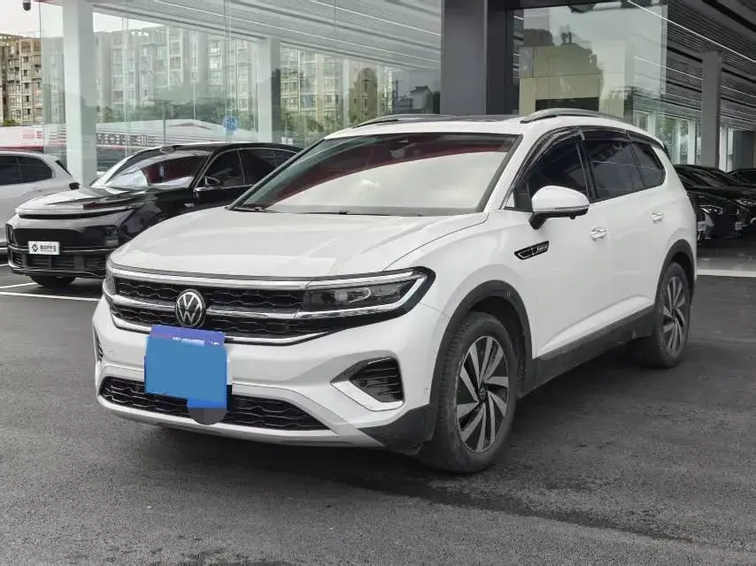 2022 VOLKSWAGEN TALAGON view 1