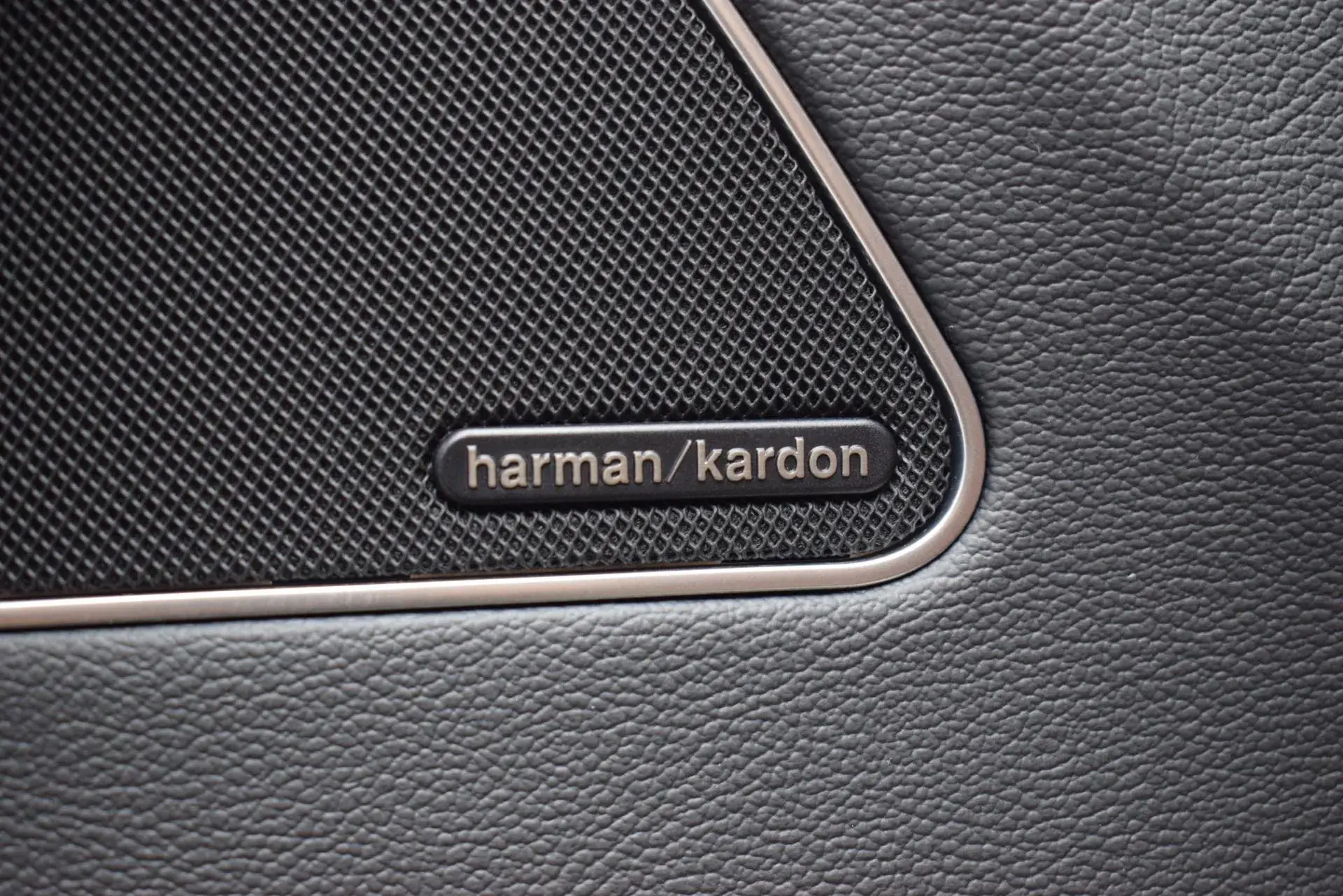 2018 MASERATI LEVANTE thumbnail 4