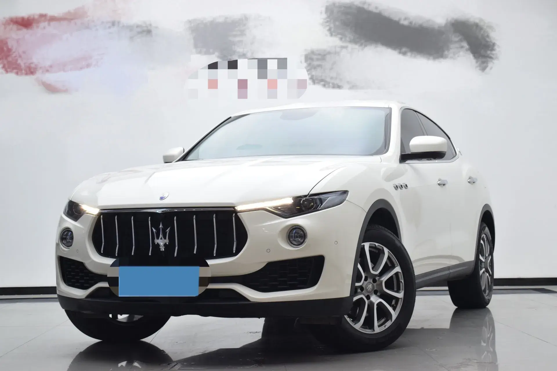 2018 MASERATI LEVANTE view 1