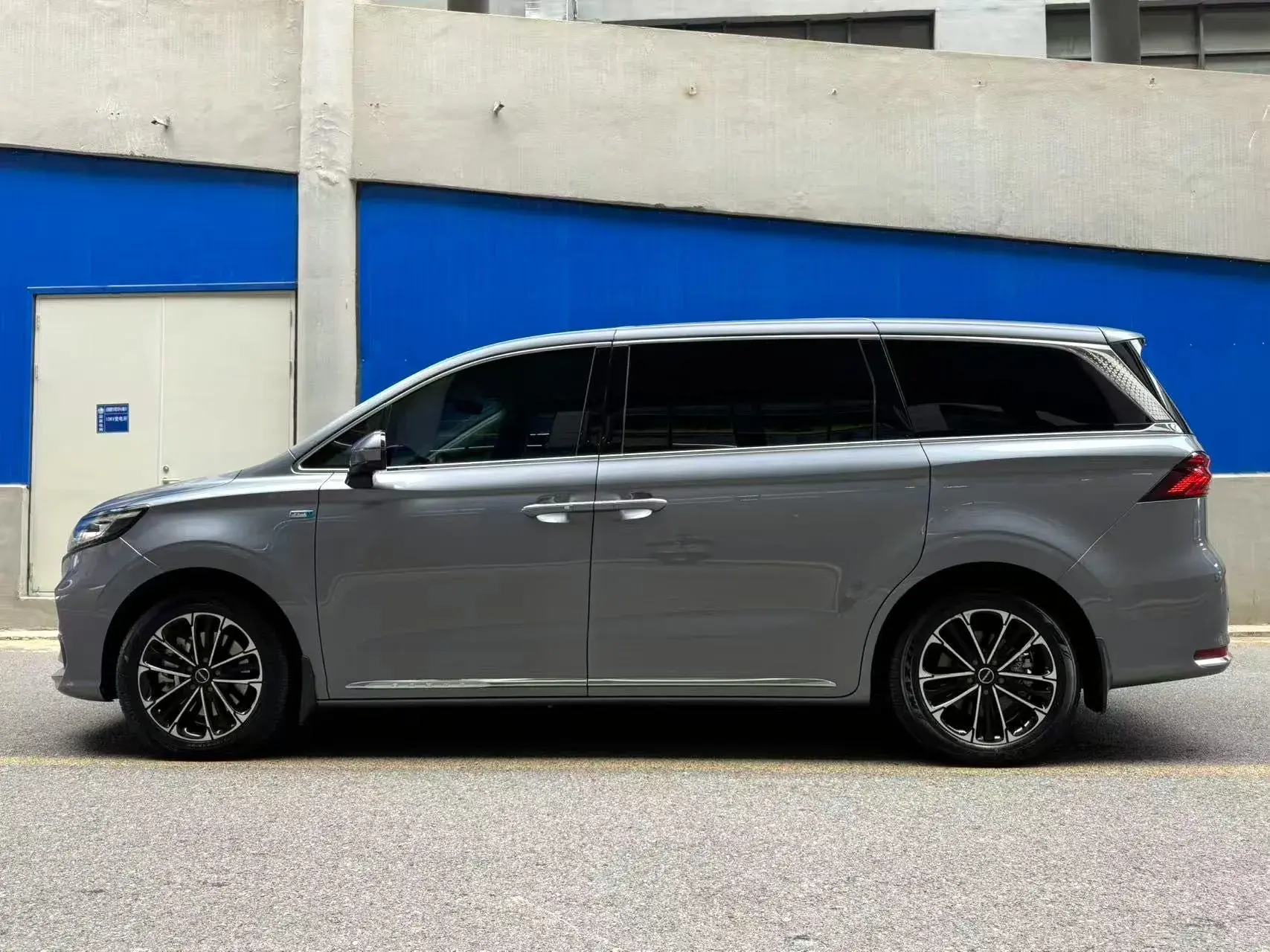 2022 ROEWE IMAX8 thumbnail 3